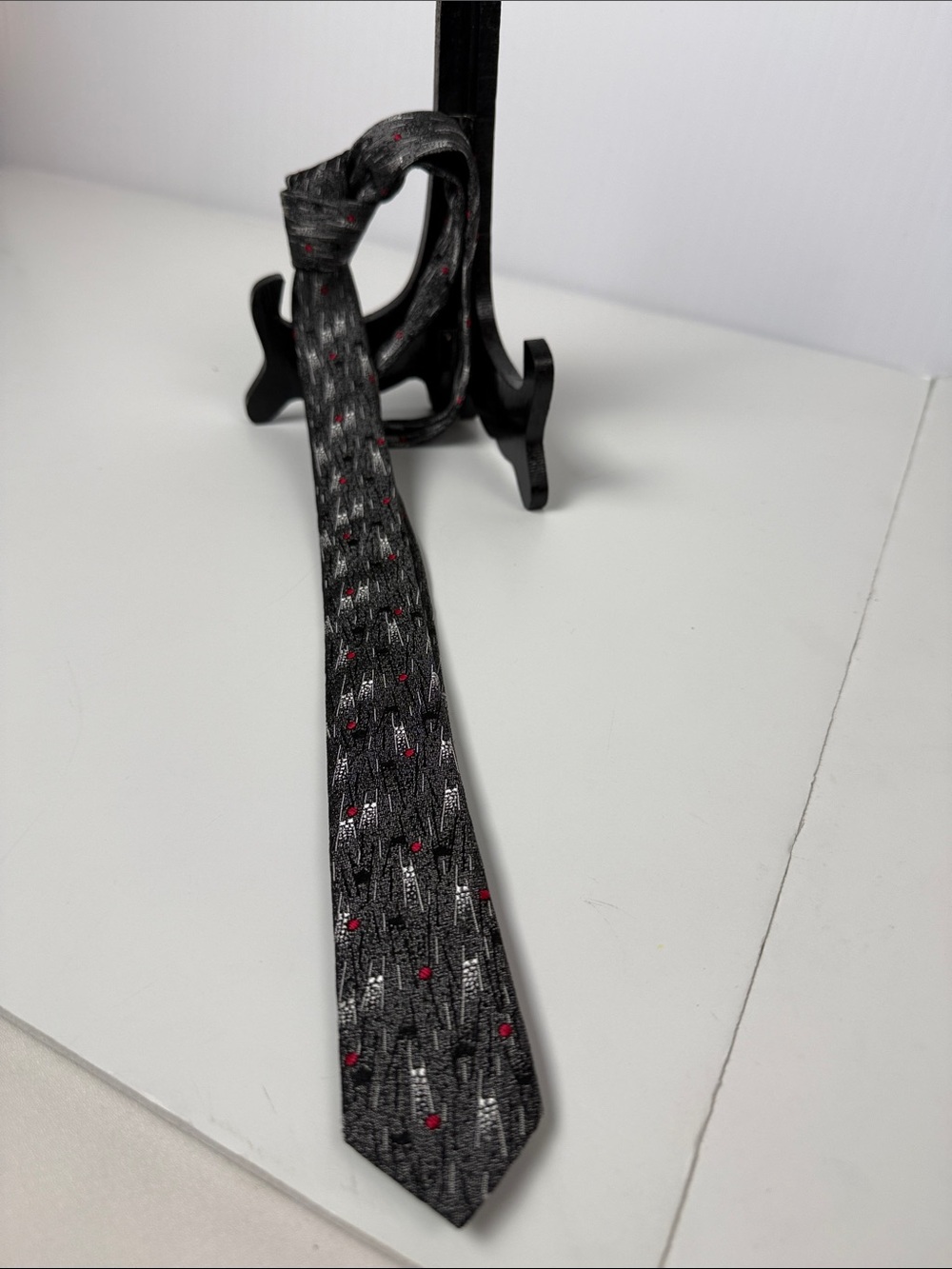 Men's Black Patterned Silk Tie with Red Accent